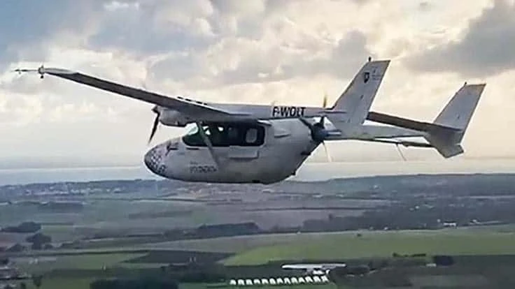 VoltAero’s Cassio 1 demonstrator aircraft performs its first flight equipped with the company’s hybrid-electric power module installed in the aft fuselage-mounted pusher position.