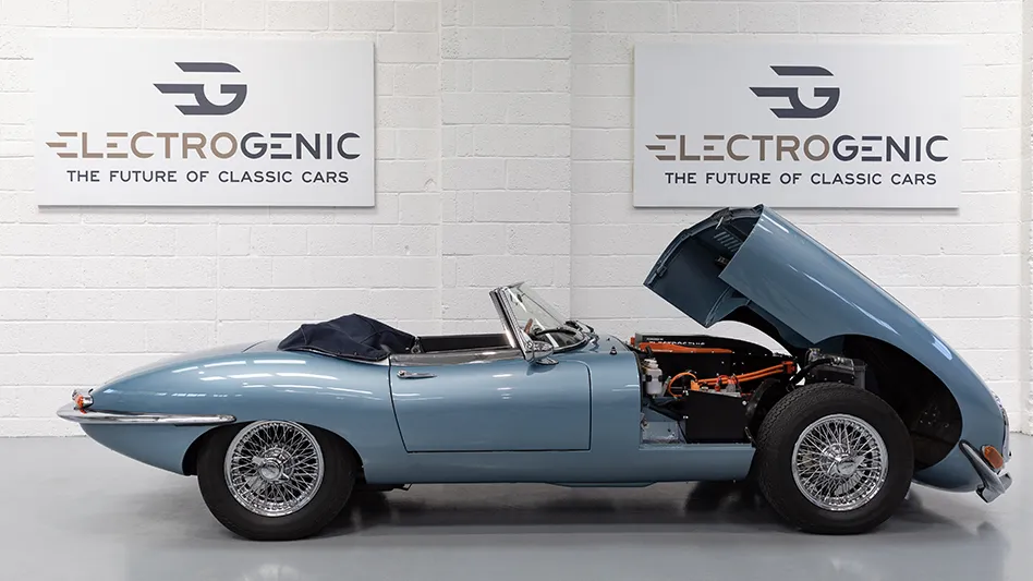 Jaguar E-Type Roadster Model Set